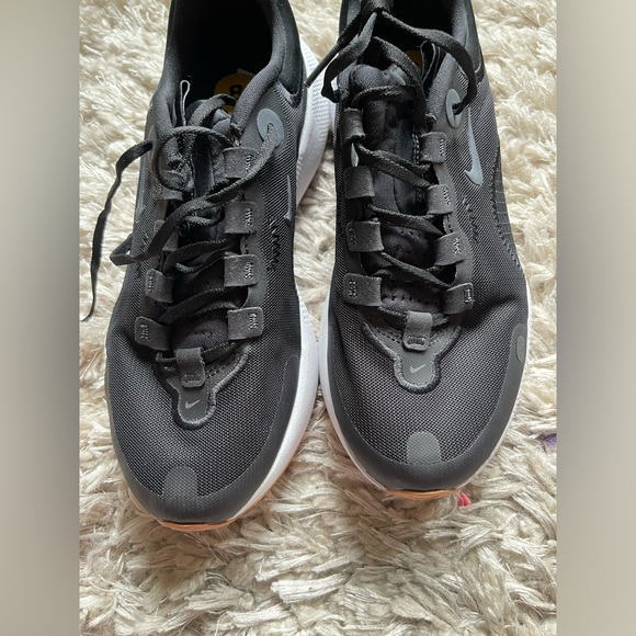 Women's React Escape Run Shoe - Picture 9 of 10